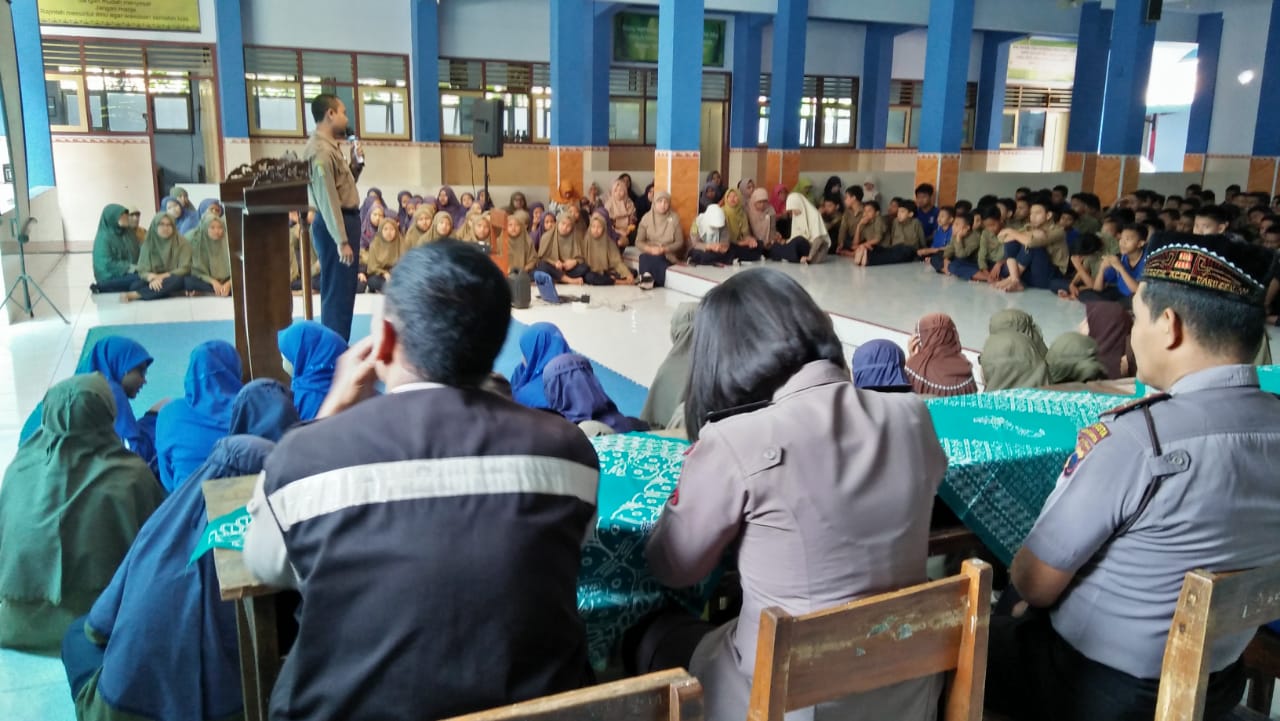 SMP Muhammadiyah 4 Surakarta Adakan Kegiatan Sosialisasi Bahaya Napza dan Penyakit Menular
