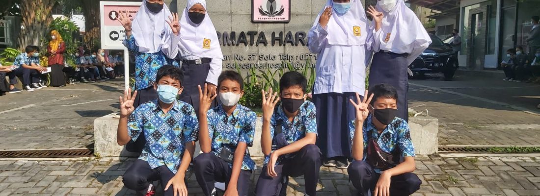 Siswa SMP Muhammadiyah 4 Surakarta Mengikuti Vaksin Covid 19