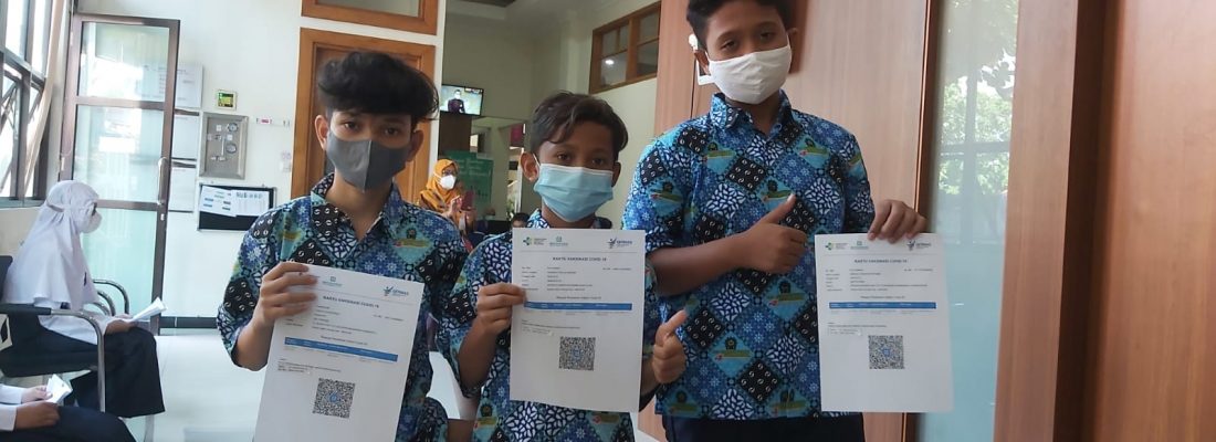 Siswa SMP Muhammadiyah 4 Surakarta Mengikuti Vaksin Covid 19